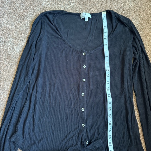 Socialite Ribbed Long Sleeve Button Up - Picture 3 of 4